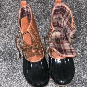 Duck boots